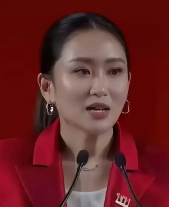 佩通坦复出无望，宪法法院裁定只是走掩人耳目的程序而已8月4日，是停职总理佩通