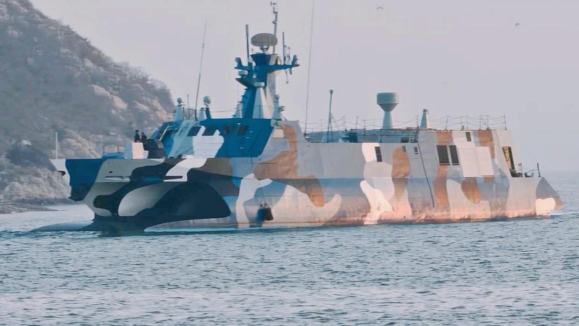 关于生产数量高达80余艘且成色还很新的国产022型隐身导弹艇，究竟该如何在21世