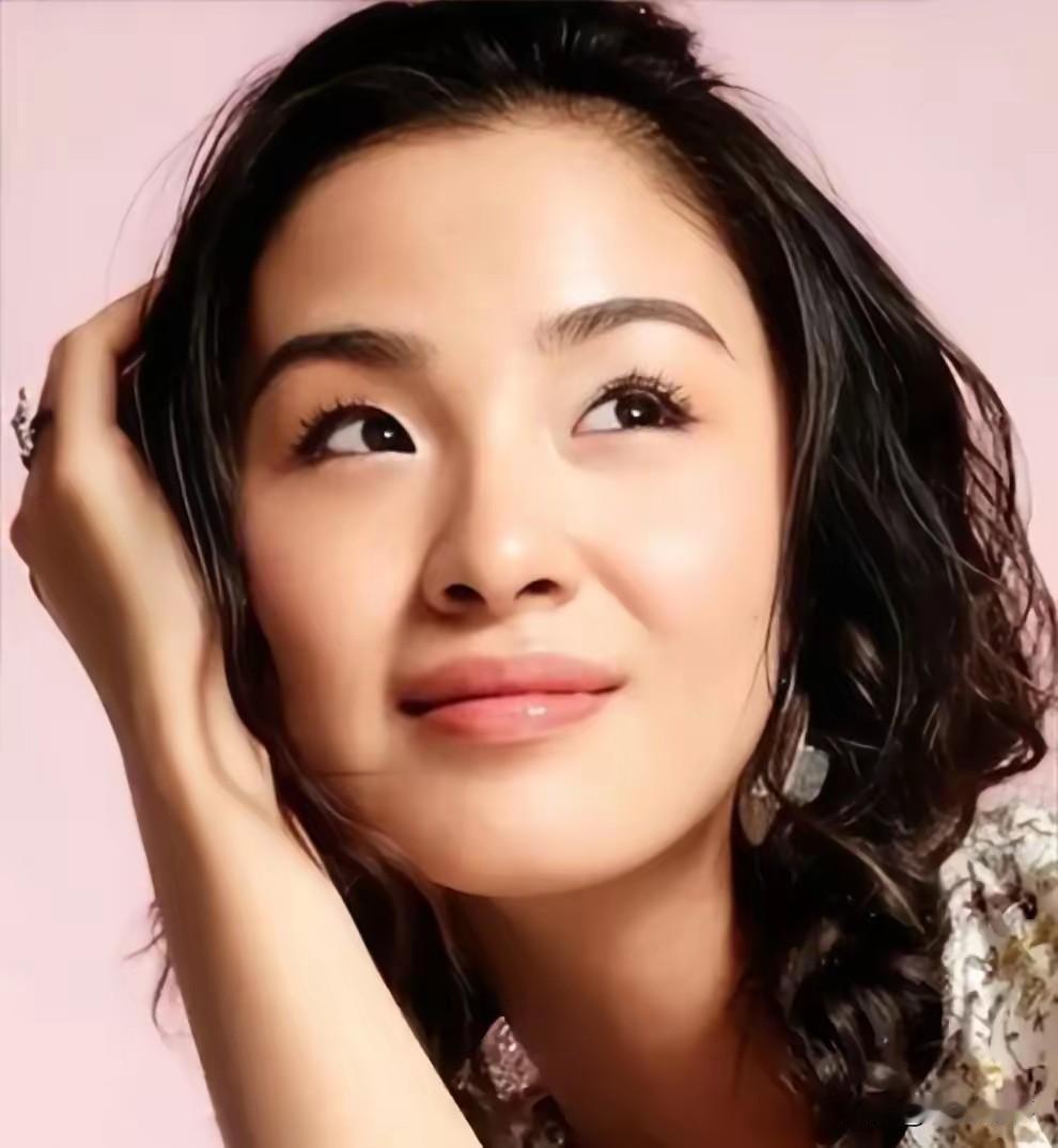 密春雷前妻金晶，离婚果断切割资产，清醒抽身避开债务风波。金晶是企业家密春雷的原配