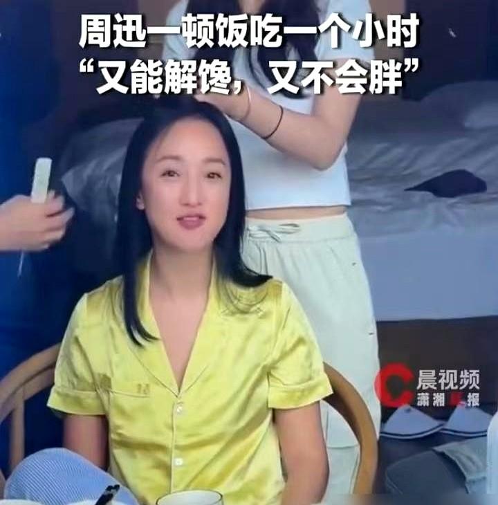 51岁的周迅，真的有点“狠”。陈可辛新片《明天，会更好》在成都开机，这是她俩