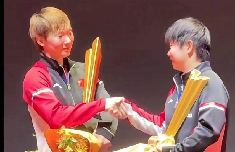 莱维谈孙颖莎“大满贯”失利原因！莱维说：在比赛过程当中，莎莎稍微想提速，但提速