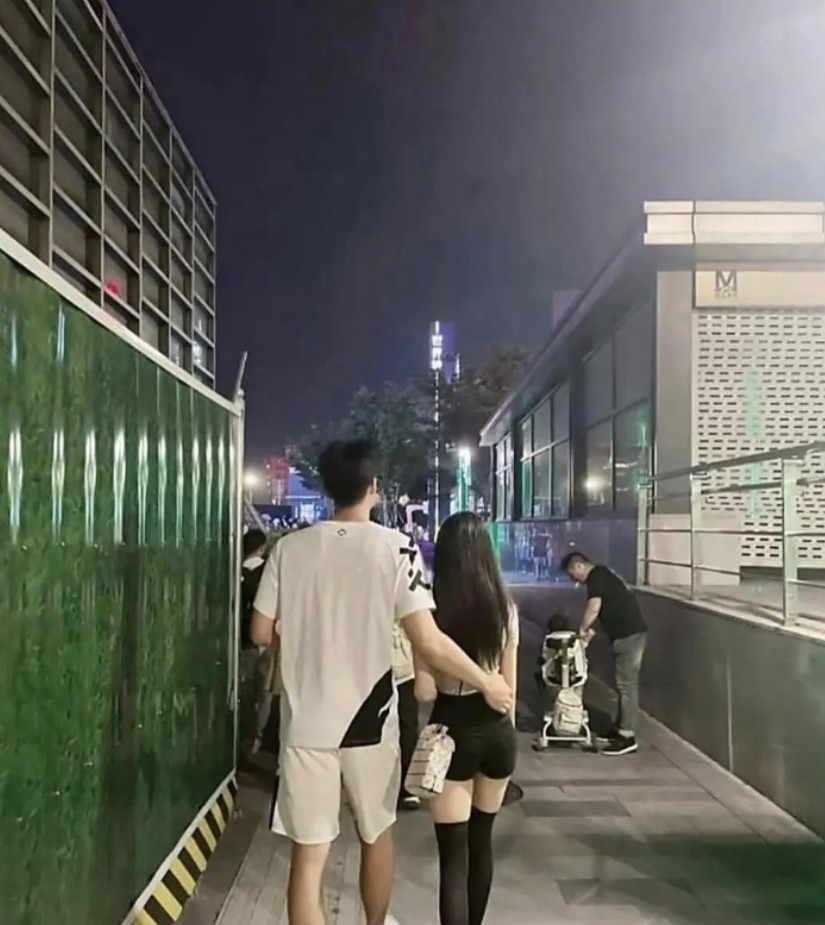 无意中看到的，也不知道要不要告诉他