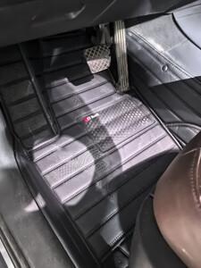 这个软包脚垫千万不买，上到2000元，下到200元，一股浓浓的塑料味，闻多了容易