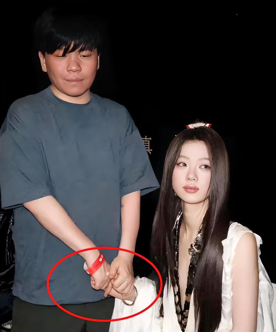 单依纯估计气到说不出话来了，所有人都在叫她远离常石磊，可是有谁知道，常石磊不