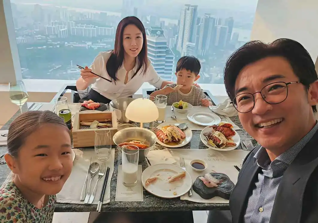 安在旭一家四口，果然孩子容貌不说谎