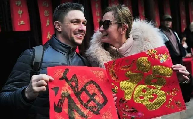 这个报道有点意思，纽约时报说：春节已经成为一个全球性的节日纽约时报这一次开篇表示