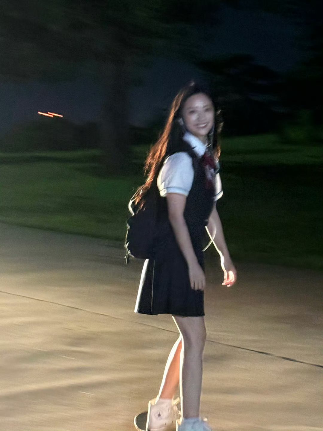 沈月滑滑板沈月明媚女高太漂亮啦月月宝贝！​​​