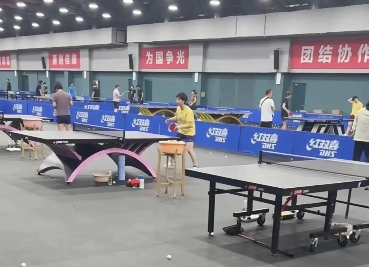 王曼昱的主管教练是马琳了吗？2025美国大满贯只有两天了！鳗鱼在训练的时候，