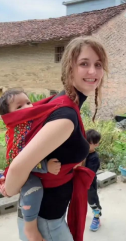 2018年，21岁的意大利美女嫁给了27岁的广西农村小伙，并且生了孩子，让人惊讶