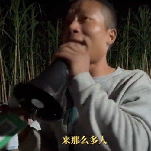 四川眉山童先生的150亩甘蔗地搞出的真人版偷甘蔗游戏爆火了。9.9元就能体验“偷