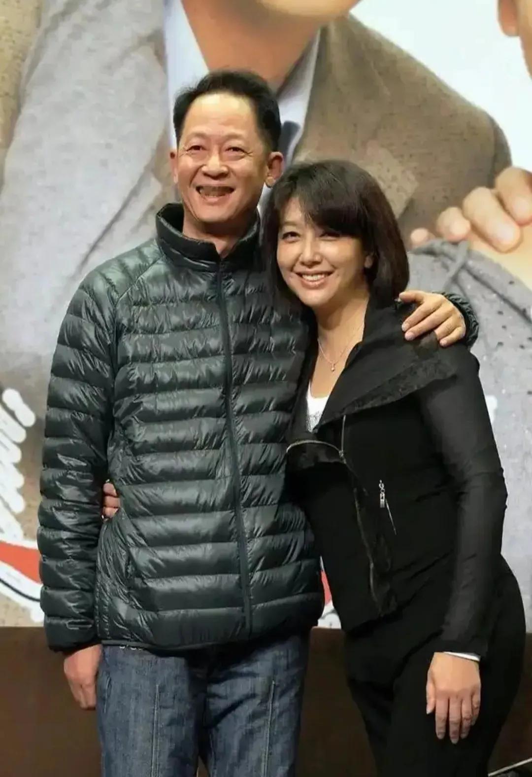 他俩做了一辈子朋友，但做不了夫妻，荧屏上那么般配，现实中走不到一起，就像秦汉和林