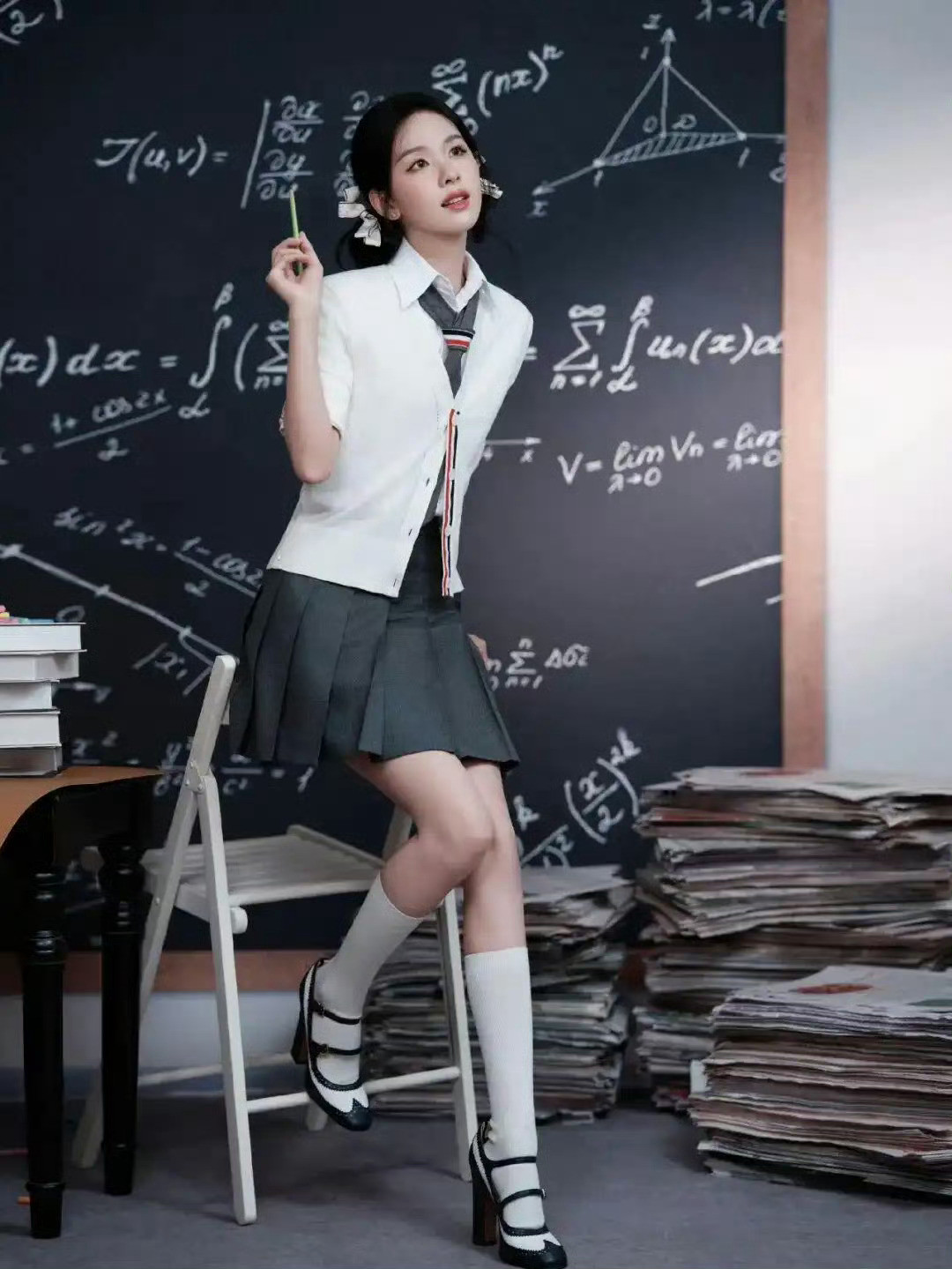 陈都灵好丑的校服好美的脸我的高智学姐，天才女友陈都灵