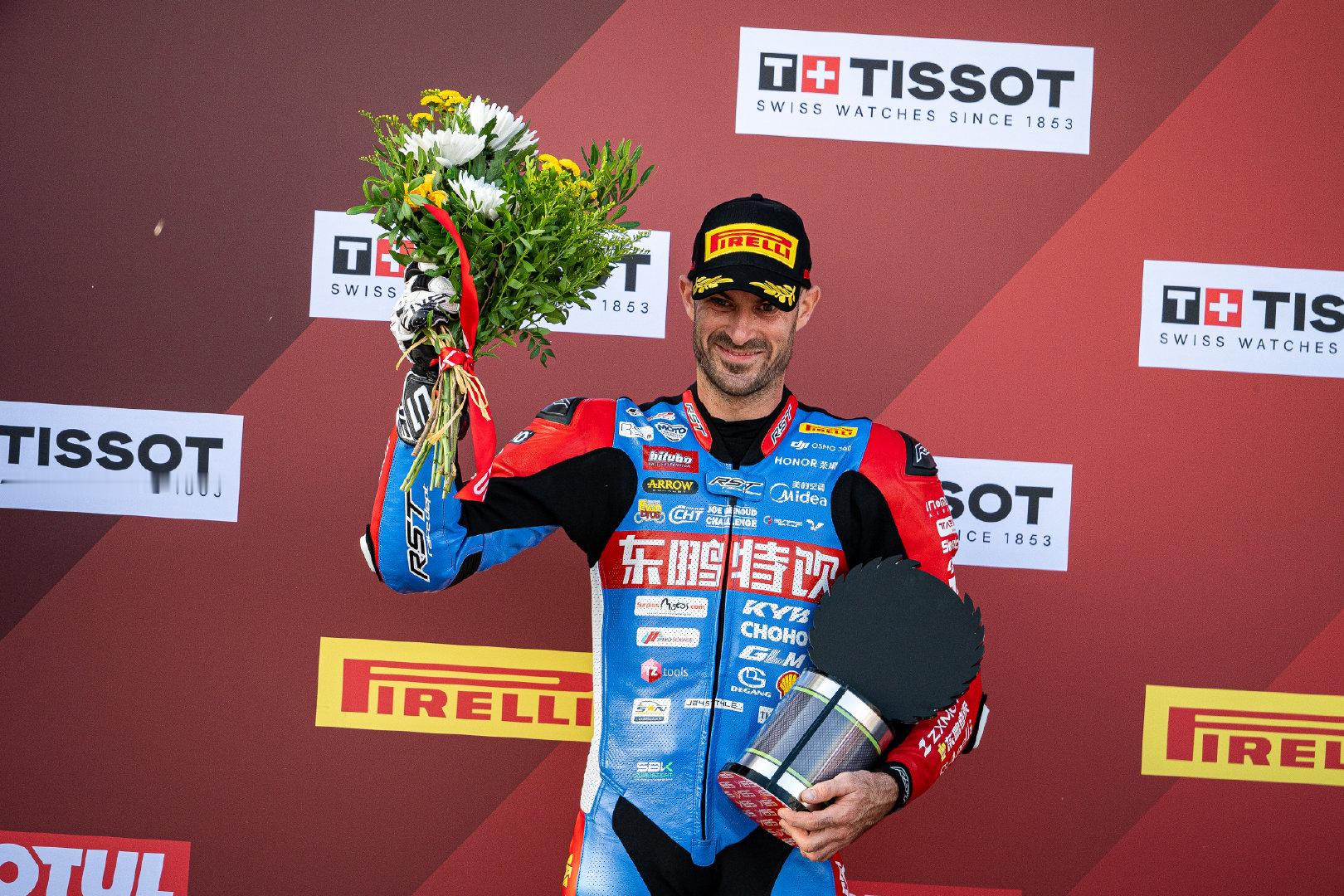 #东鹏特饮张雪机车车队#WSBK葡萄牙站精彩图片来袭！🔥赛道之上，引擎轰鸣，中国能量驰骋世界🏍️