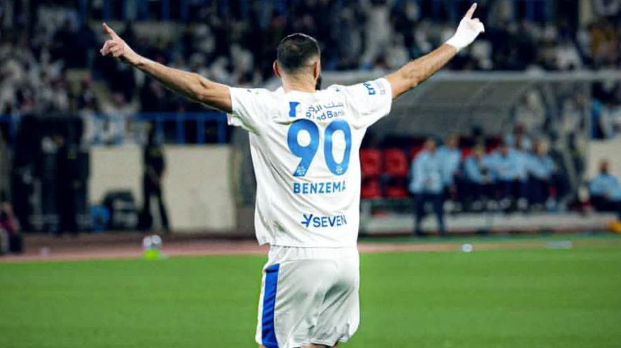 本泽马独造4球！沙特联赛6-0横扫阿科多，首秀炸裂