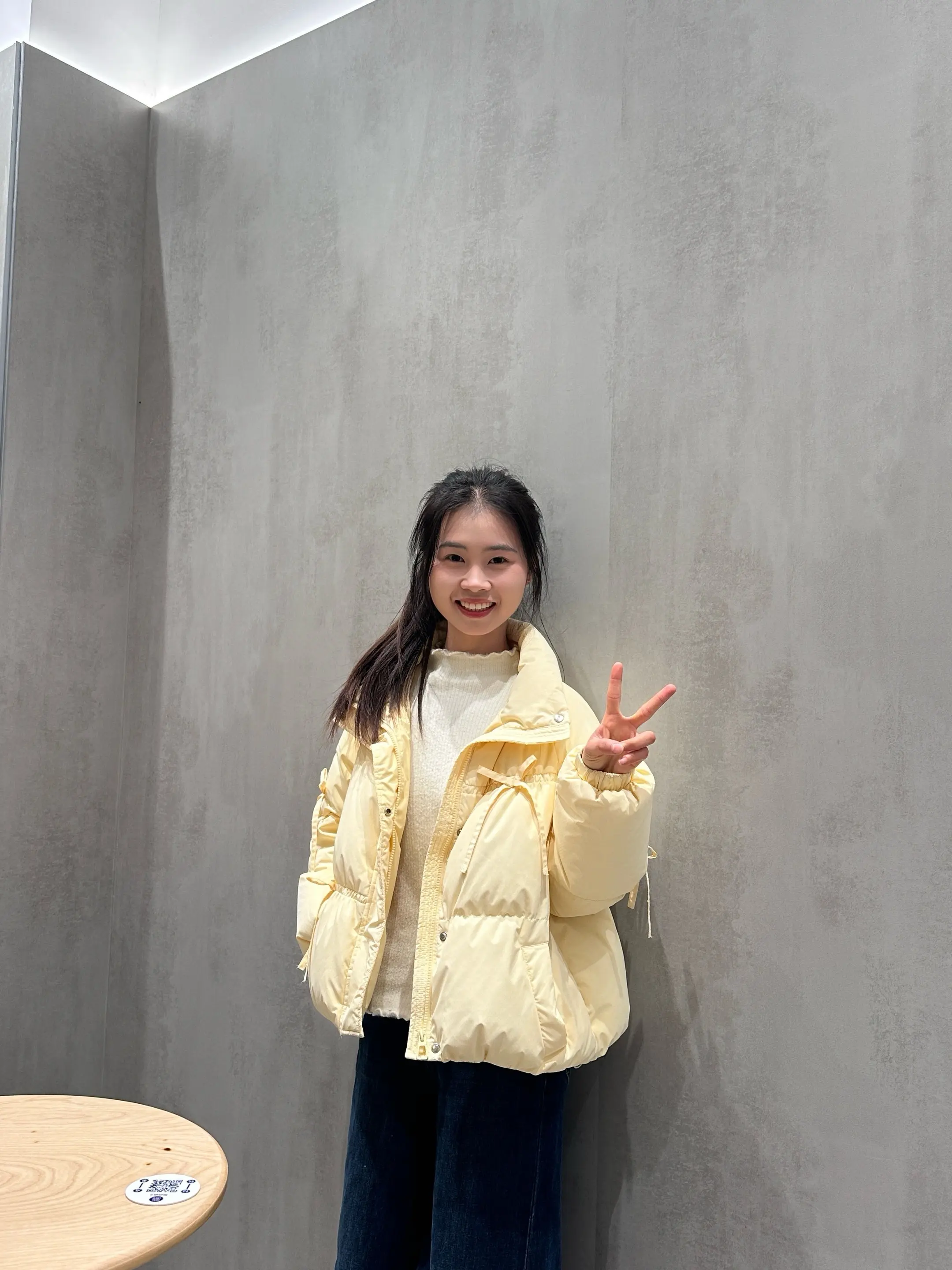 男人可以爱一个没有钱的女人很久很久。但是这个男人没有钱。就算他对这个女...