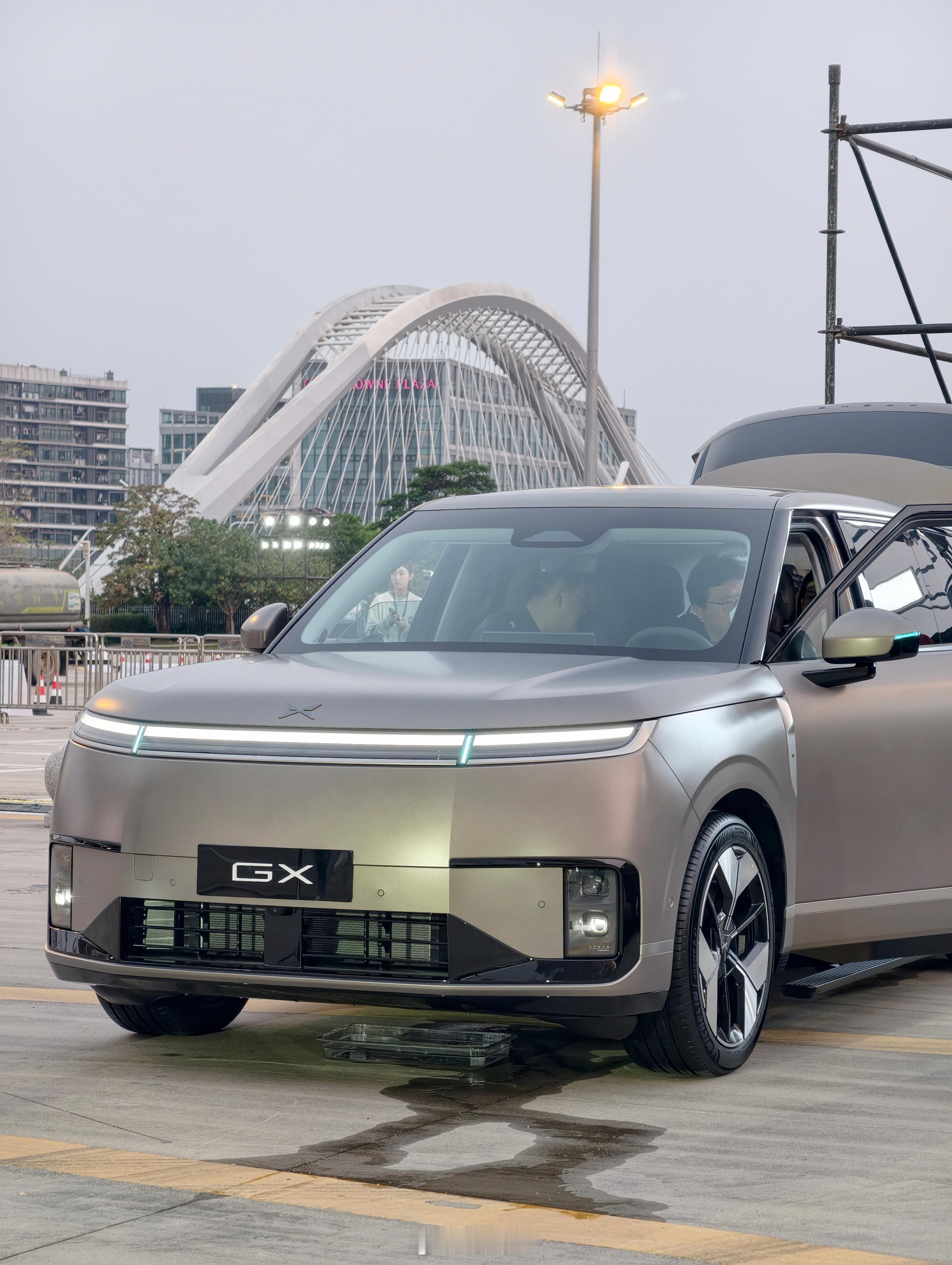 小鹏这次是真把家底都掏出来了。GX作为SEPA3.0首款车型，最让我感兴趣的是