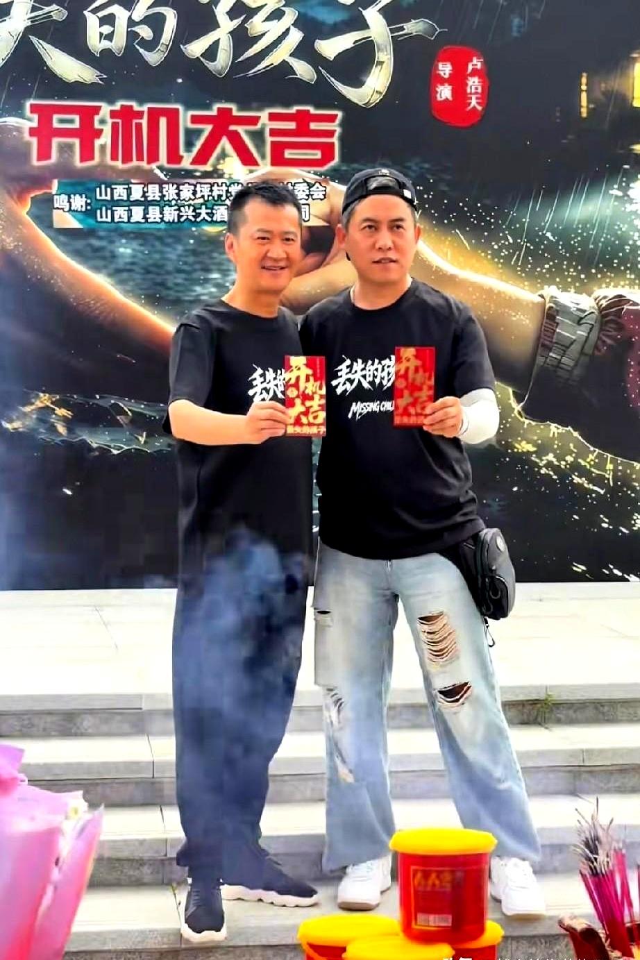 整天在直播间大吐苦水说“无戏可拍”的中年演员一抓一大把，但真能狠下心砸碎存钱罐、