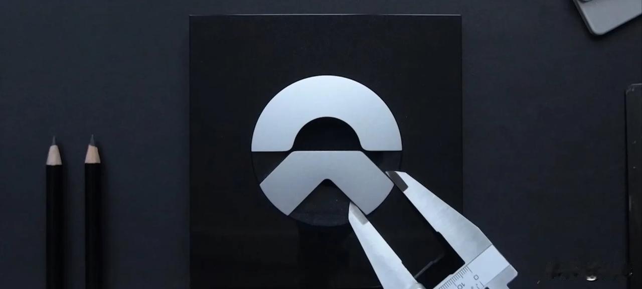 蔚来的LOGO，确实是新能源品牌的天花板，当你要买一台新能源时，首先看它LOG