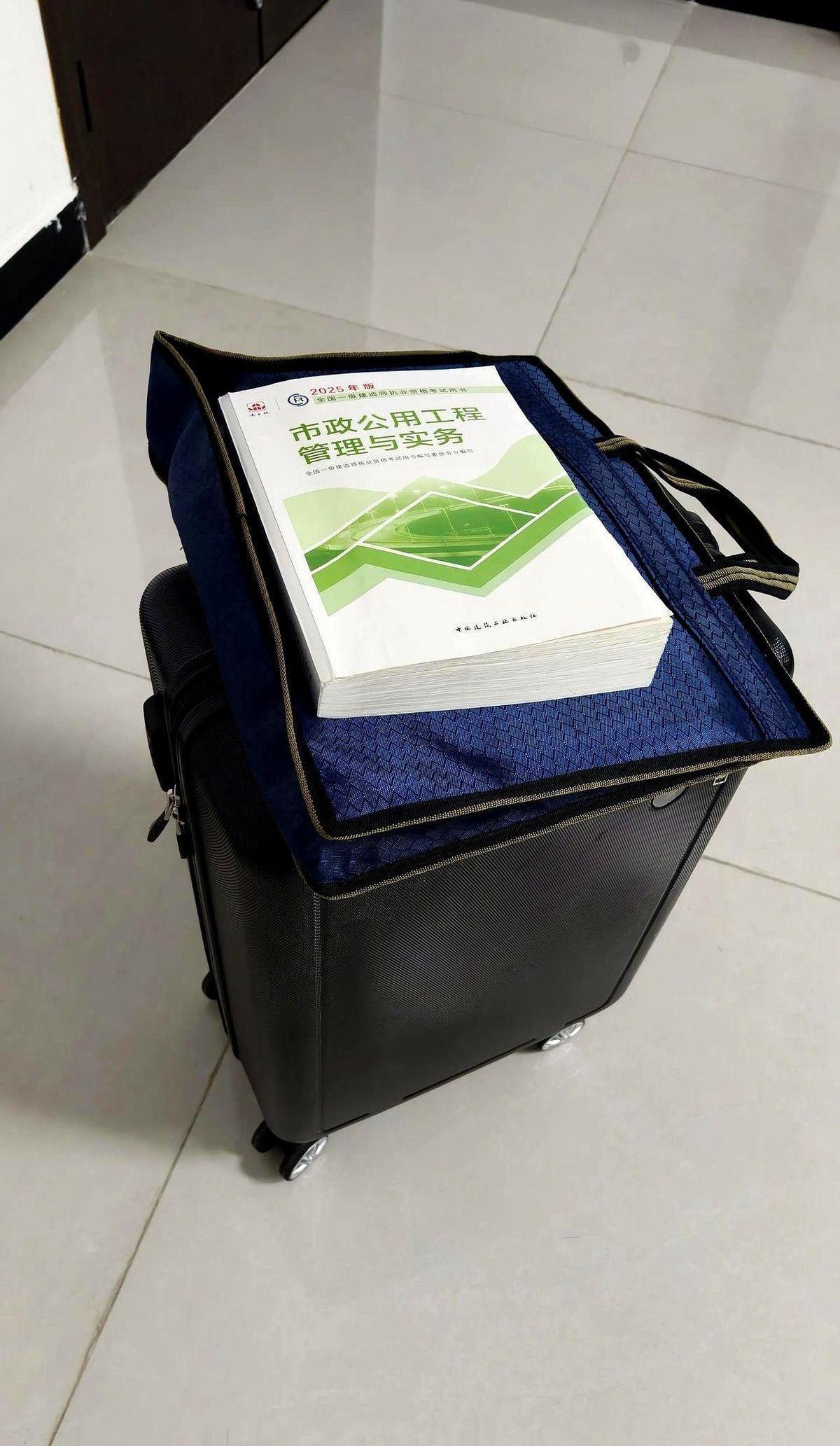 为了一张“一建”证书，坐飞机跨越大半个中国，这事听着就挺疯狂。这背后不是头脑发