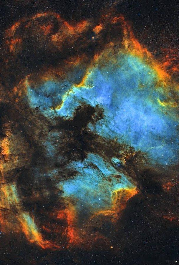 NGC7000，或称北美星云，天鹅座的一个发射星云。与鹈鹕星云一起，它构成了一