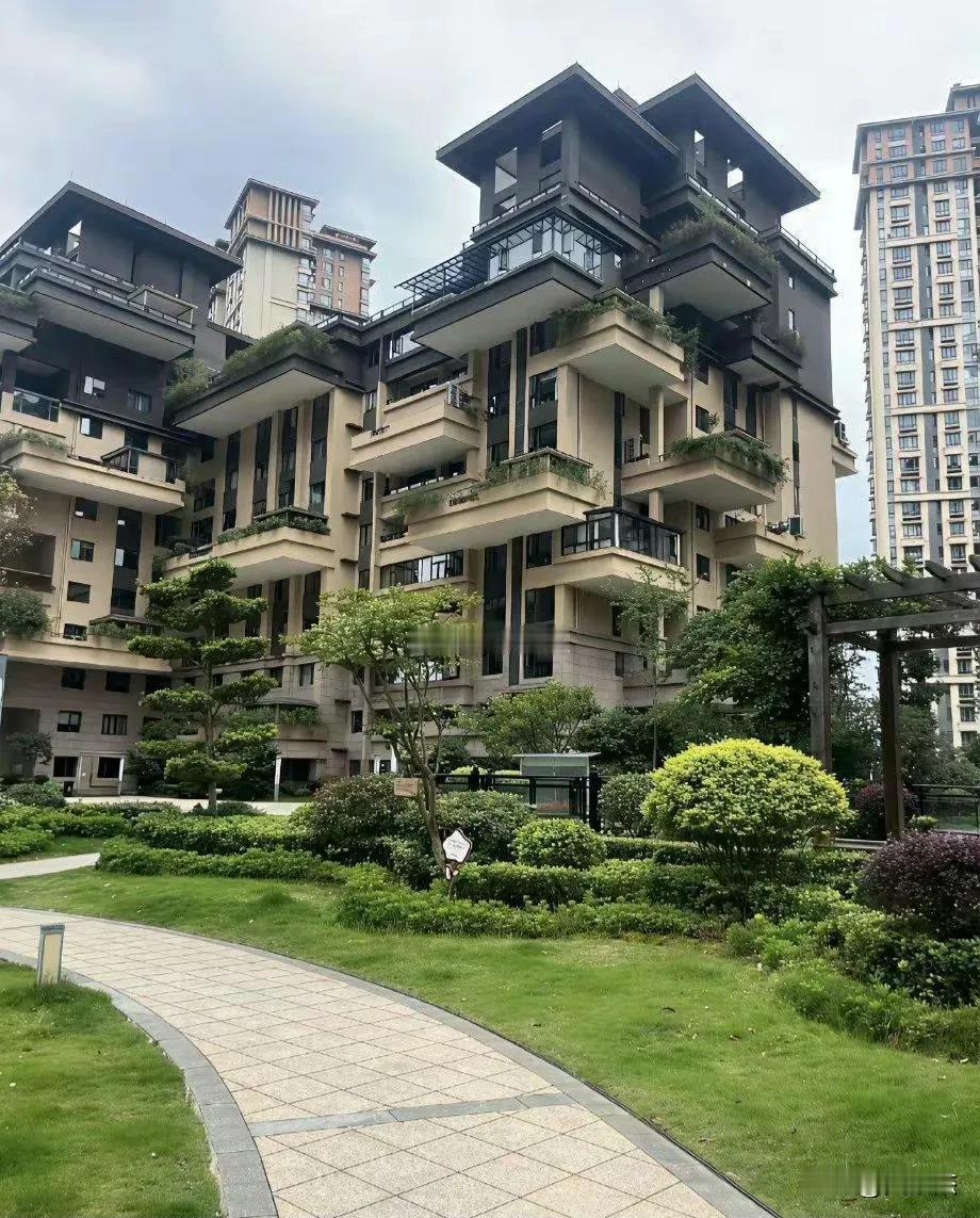据说这就是开发商提出的第四、第五代住宅概念，目前正在小范围试点建造，你们觉得如何