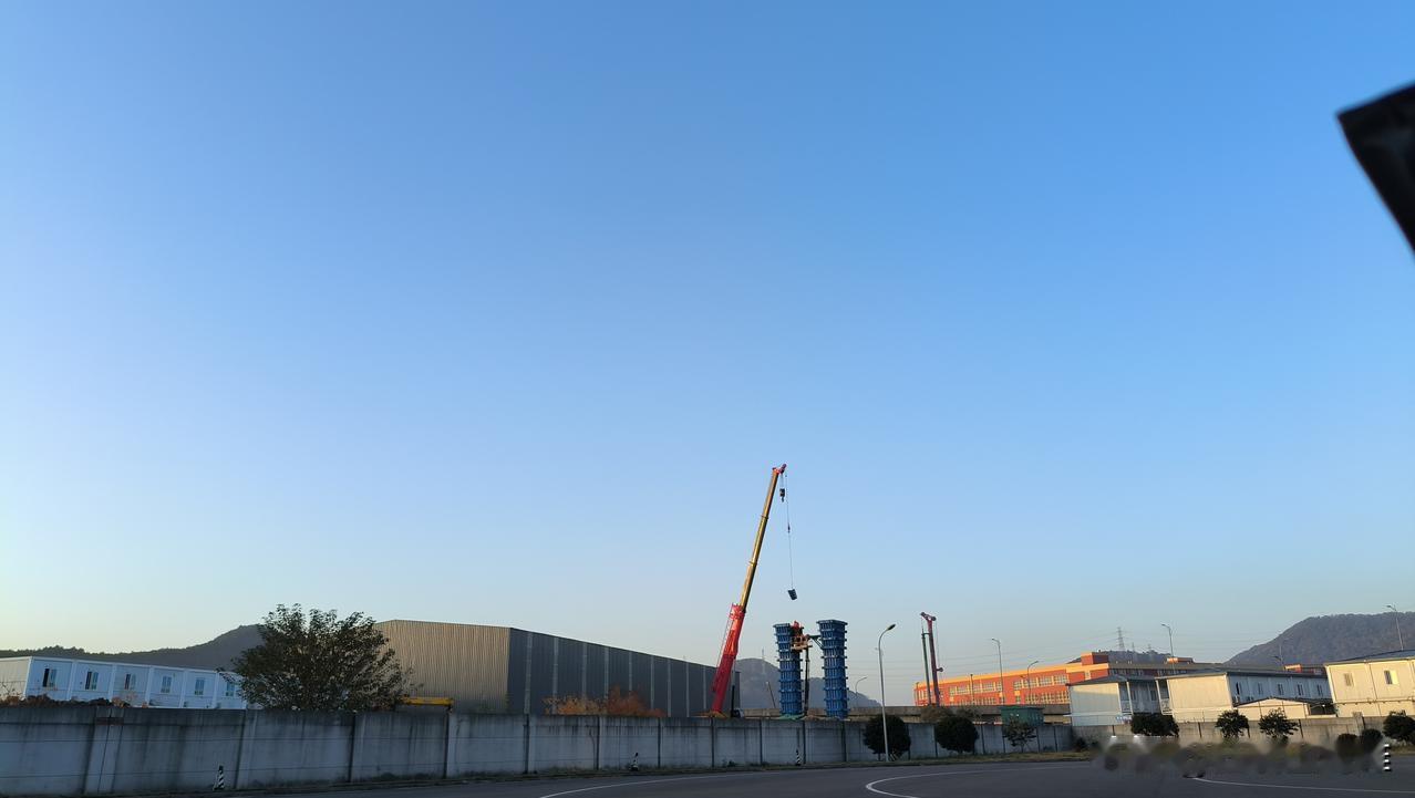 这就是最近建设的轰轰烈烈的北仑到鄞州的高架快速路！不得不说以后北仑的发展会更上