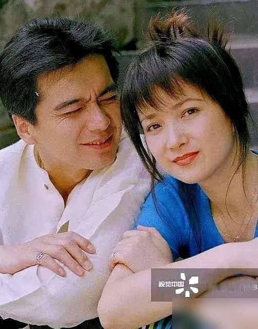 终于懂当年何晴为何没有再婚呢，不是儿子许何还小，而是许亚军这个男人，他简直太懂女