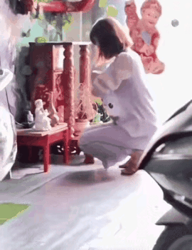 什么意思，给菩萨喂奶，还是给奶开光[？？？]