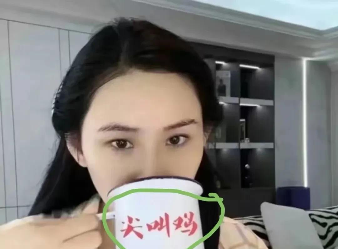 张颖颖太不体面了，定制了几个刻有菲佣的杯子，她无数次自证幸好汪小菲没有娶她，不然