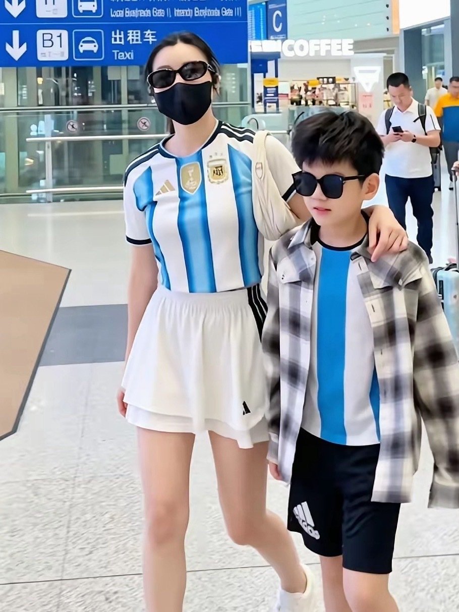 妈妈没因大人的事给孩子拉仇恨，凭这一点陈妍希就是好妈妈。​