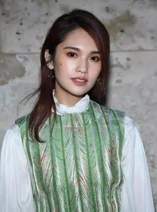 邱泽这情史可太让人惊叹了，他的三个女友杨丞琳、唐嫣、许玮宁，一个比一个美。现在娶