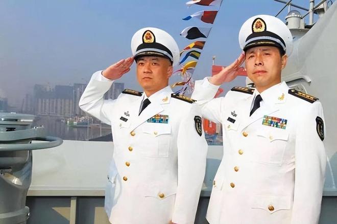 航母上没有师长，一个师长都没有！网上很多军盲说过，我国航母上配有4个师长。他