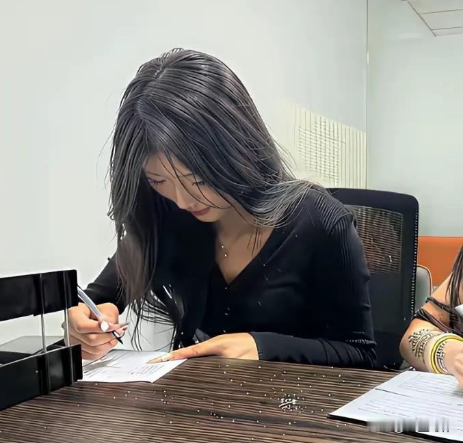 现在大部分规定，获得中级职称后5年，可以评选高级职称（副高），但事实上，有一个途