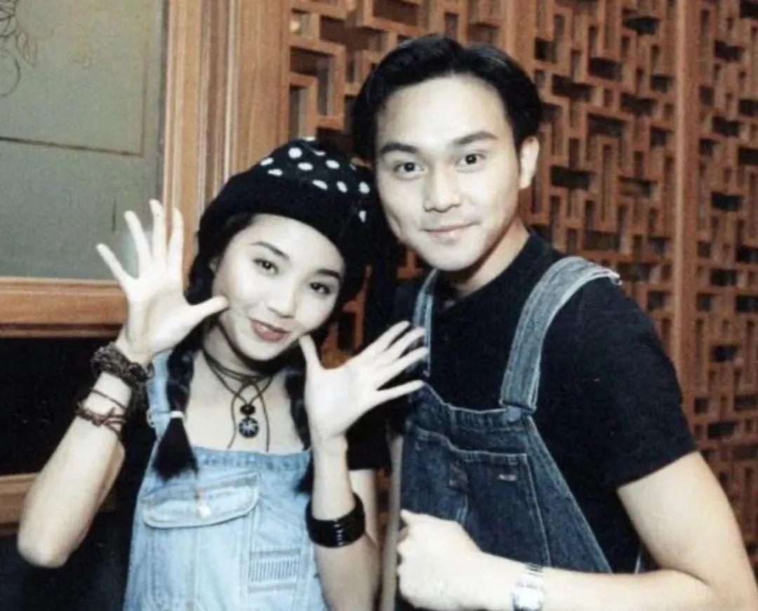 张智霖和许秋怡这对曾经的恋人，他们各自成家后都生了个儿子。张智霖的儿子好帅，许秋