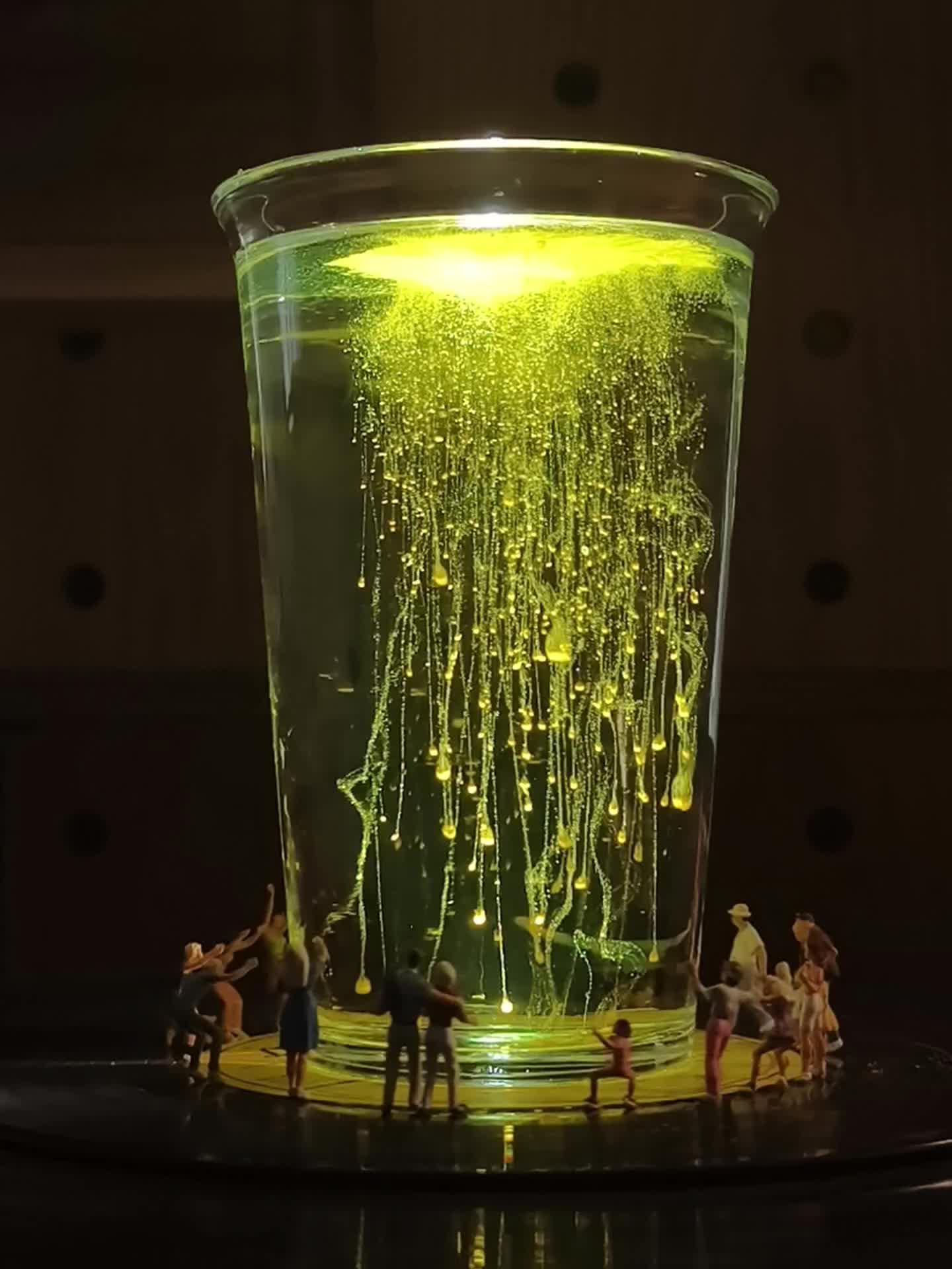 四块钱的浪漫 ✨ 一颗维生素B2，就能拍出一场微观宇宙的流星雨！  来...