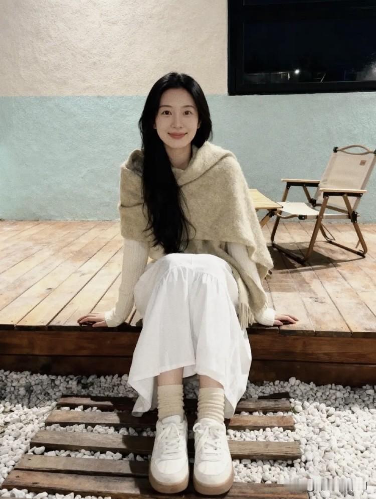 我一个朋友，35岁，未婚未育，开美甲店的。她有一个在一起一年多的男朋友，体制