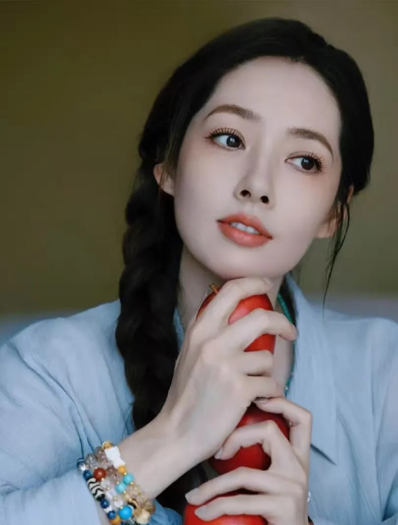 她嫁给向佐的时候我不羡慕，她不上班的时候我也不羡慕，但是看到向太竟然让向佐在
