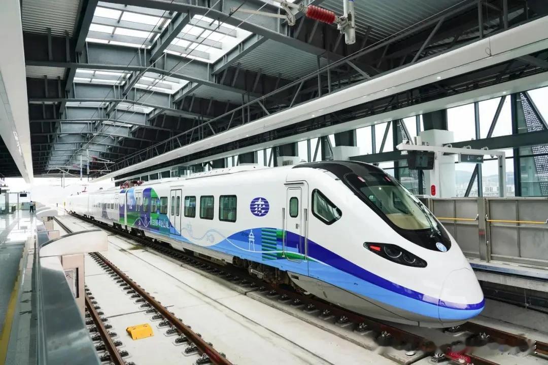 据报道，即将开通的宁波轨道交通12号线票价公布，小洋江站至大目湾站，全程10元。