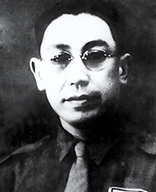 1997年，90岁的红色特工郭汝瑰突遇车祸，抢救三日后不幸逝世，筹备追悼会期间，