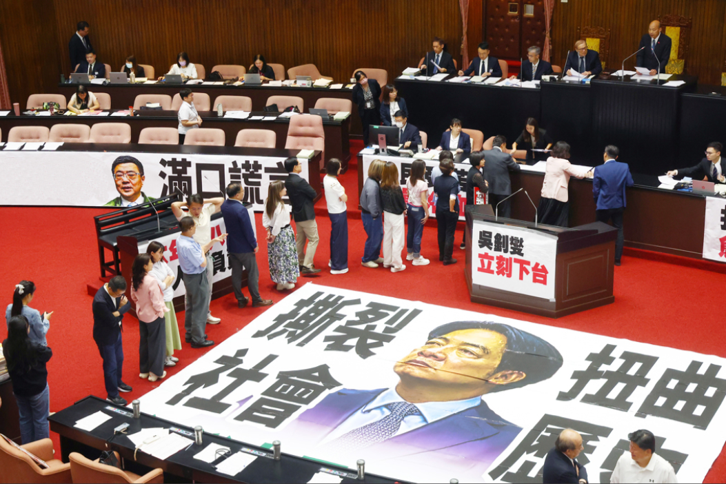 “你认为赖清德就任一年，表现最突出的地方是什么？”一项岛内最新出炉的网络投票显示