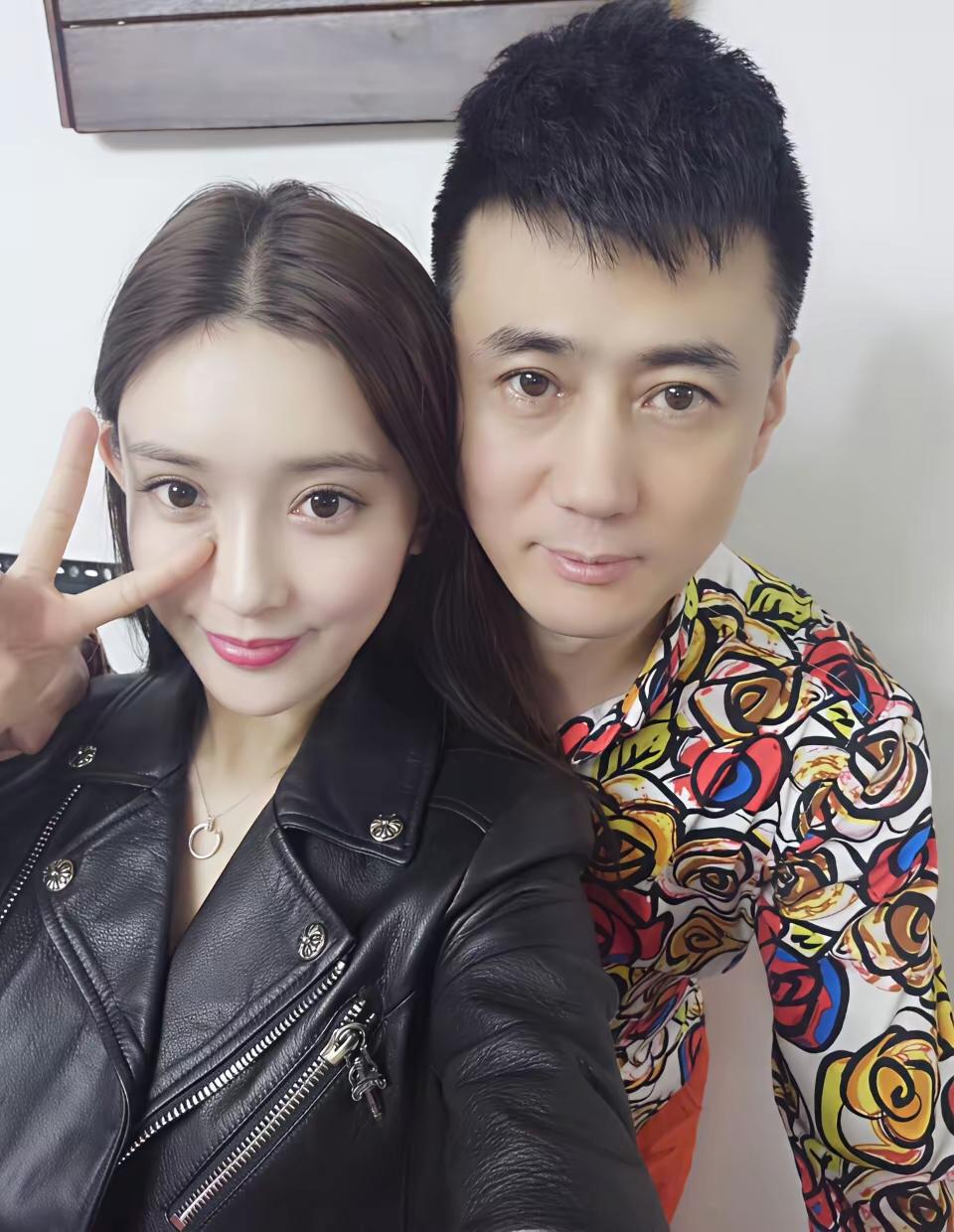 [抠鼻]孟姐与“疑似富二代”大量合照、举止亲密？[思考]想不到吧，这个“土味中青