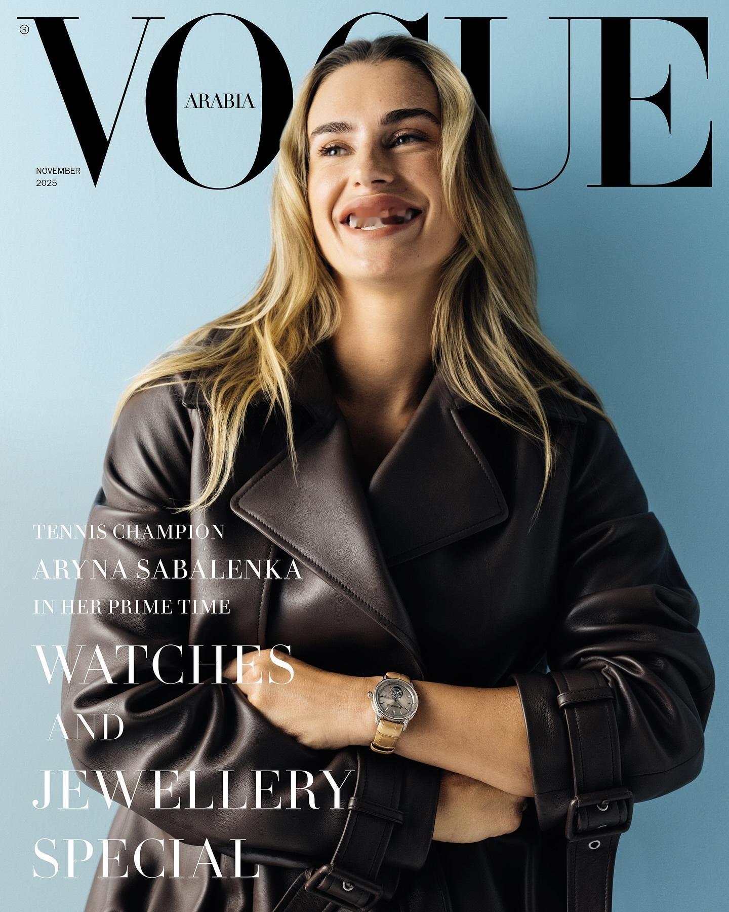 萨巴伦卡登上《Vogue》阿拉伯版11月刊腕表与珠宝特刊封面📷1-10分各位裁