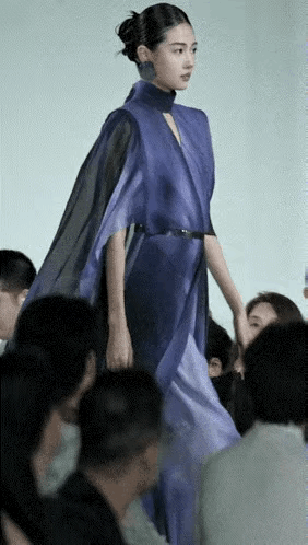 我不懂欣赏艺术，但我会看人美丑[墨镜]