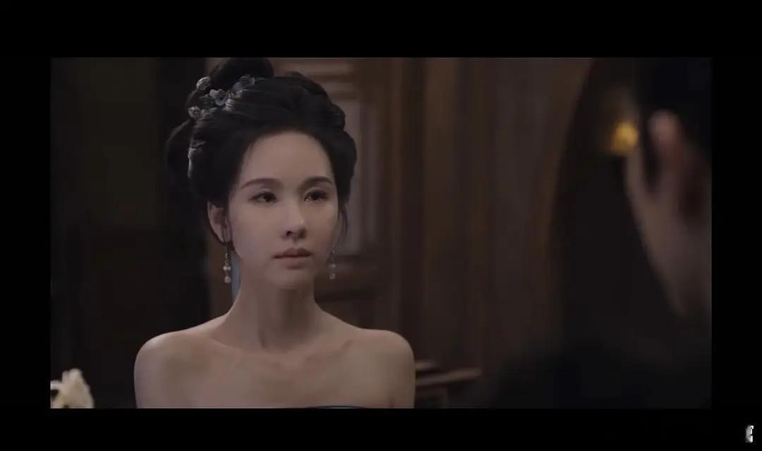现实里看这种贼难看，胸前的排骨太多了