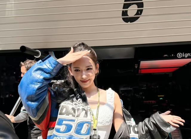 程潇去看F1，我最喜欢看程潇[爱心][比心]