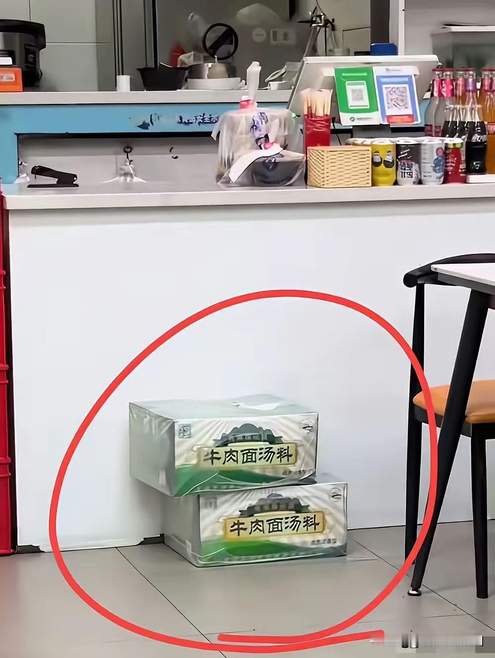 我们这里新开了一家黄花牛肉手擀面馆，我经常去吃，觉得味道还不错，总感觉有一股特殊