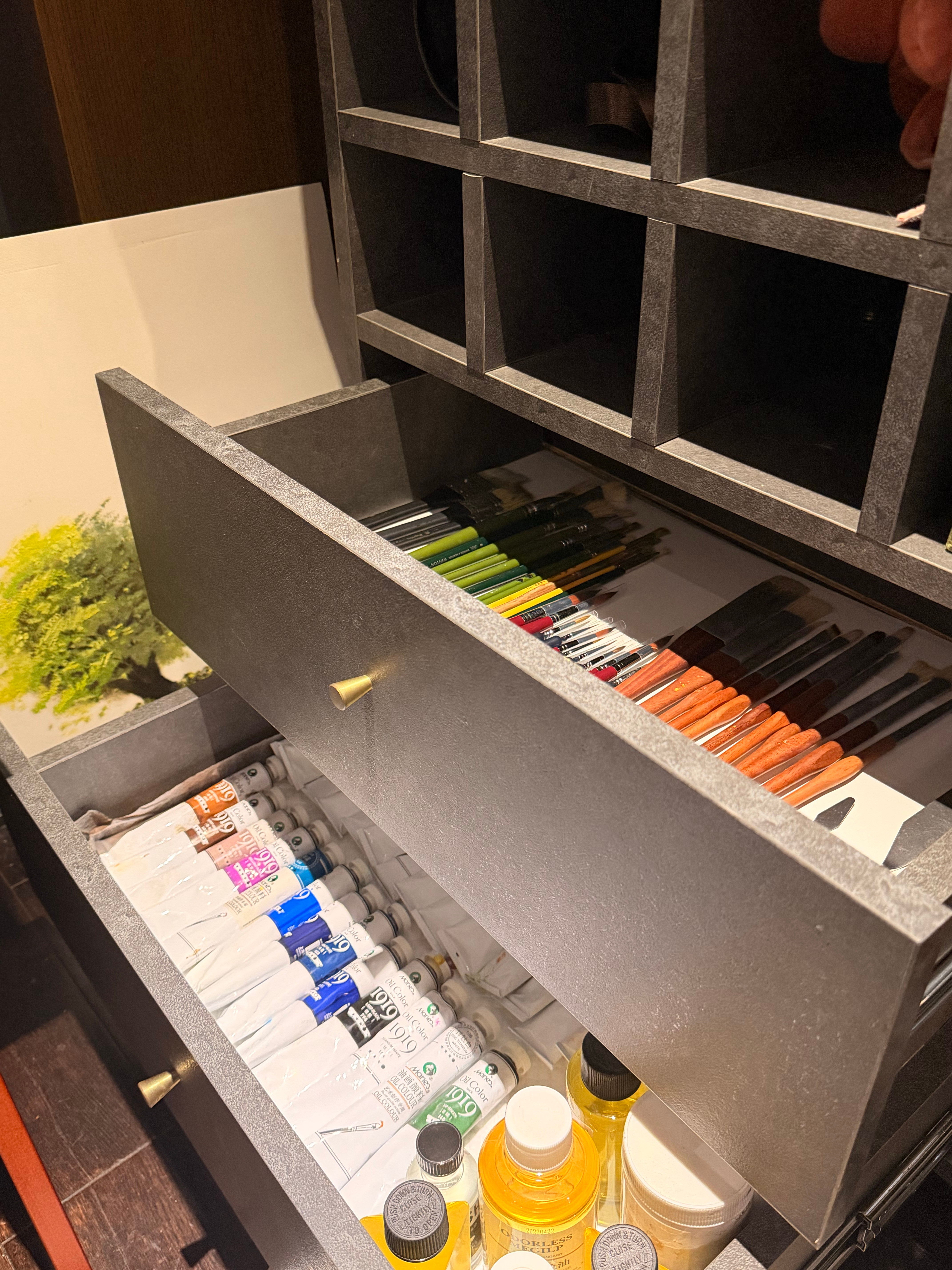 沉浸式收拾房间这哪个美术生不心动？[墨镜]​​​