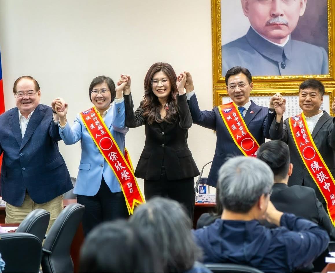 国民党立委、新竹县长参选人徐欣莹今（1日）在脸书发文表示，今天我正式获得中常会提