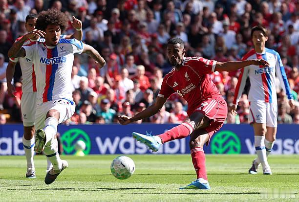 利物浦vs水晶宫利物浦的运气又回来了，跟赛季初一样了。麦卡利斯特禁区外的怒射，