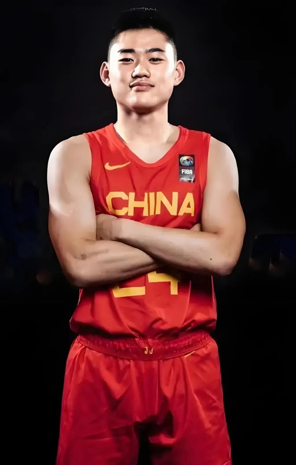 中国男篮未来领军人物，6位00后球员闪耀登场！这六位年轻球员，正以各自的优势，为
